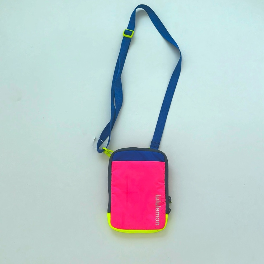 Lululemon belt bag neon